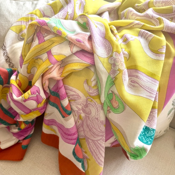 Stunning and Rare, Hermes ‘Le Mors A La Conetable’ Silk & Cashmere Shawl/Scarf - Picture 3 of 7